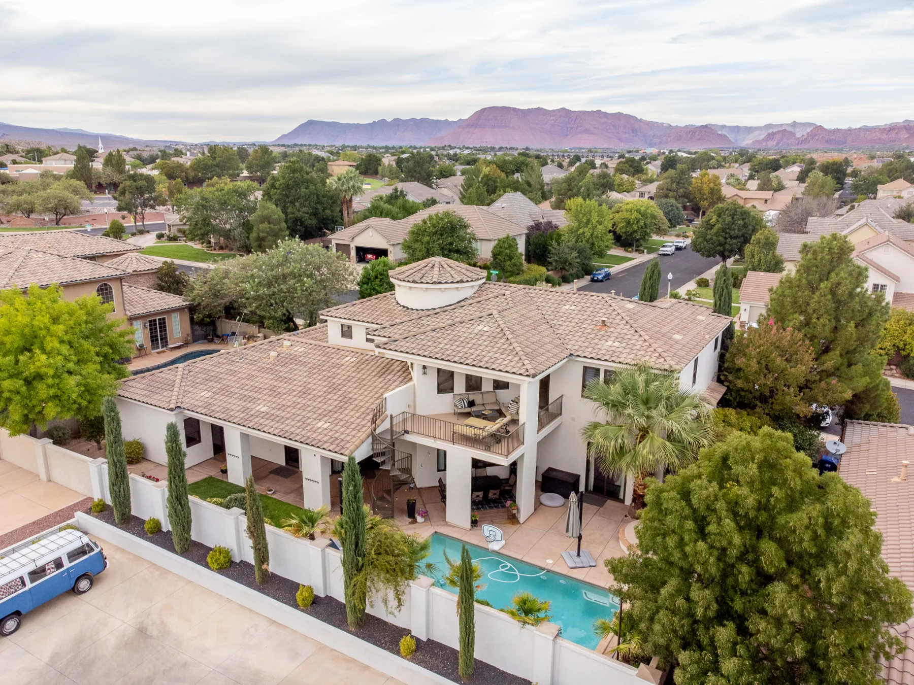 Aerial view of a Southern Utah residence and landscape